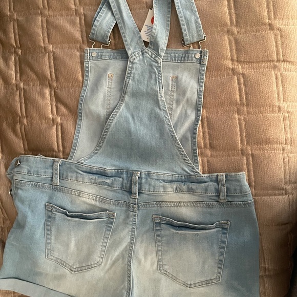 Denim overall distress shorts - Picture 5 of 6